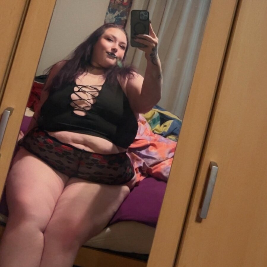chubbygothslut