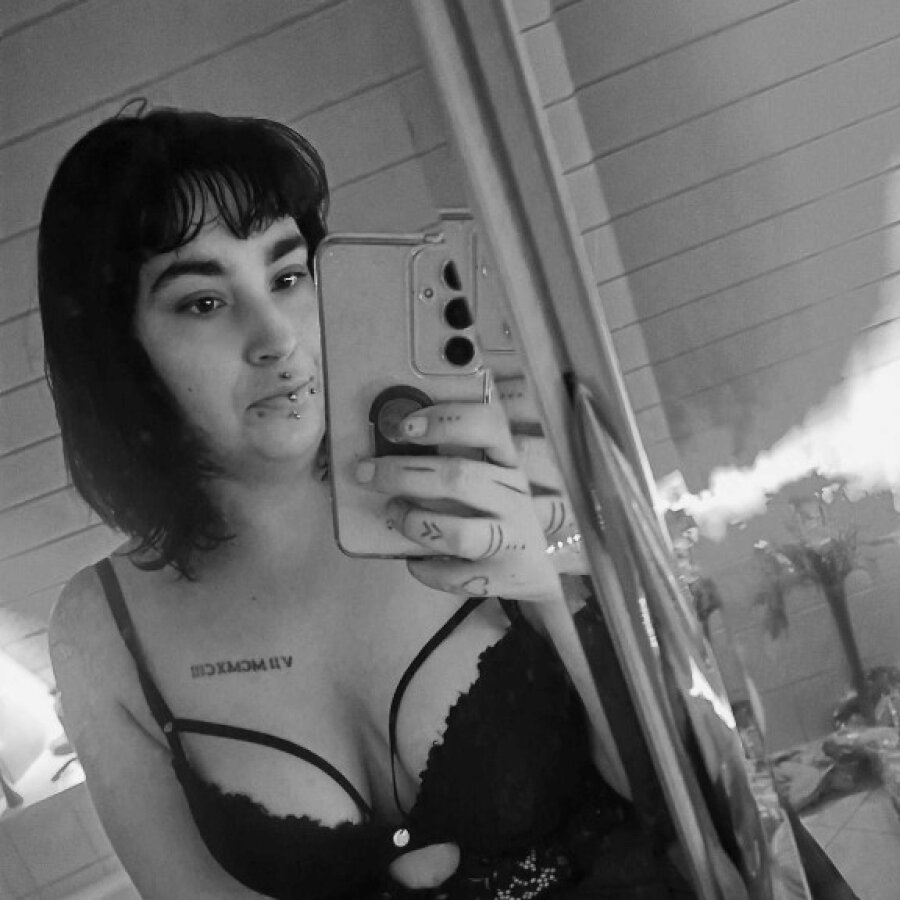 hotmomx