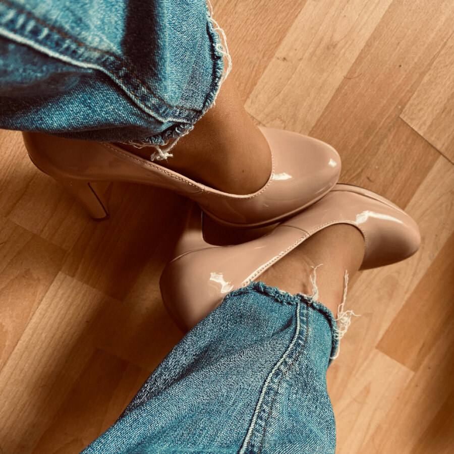sellingsocksgirl