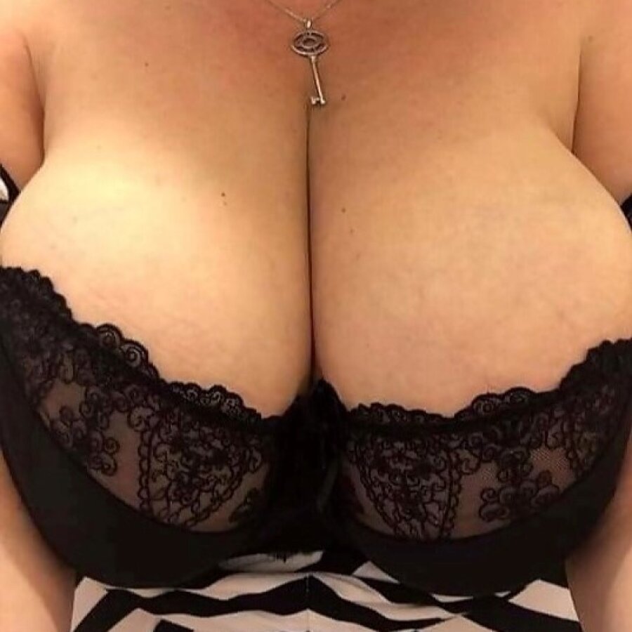 sexy-boobs