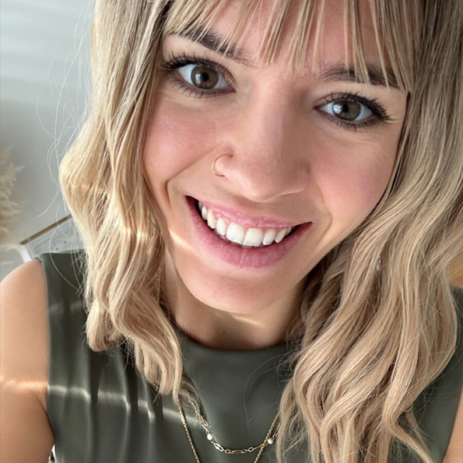 bella_blum