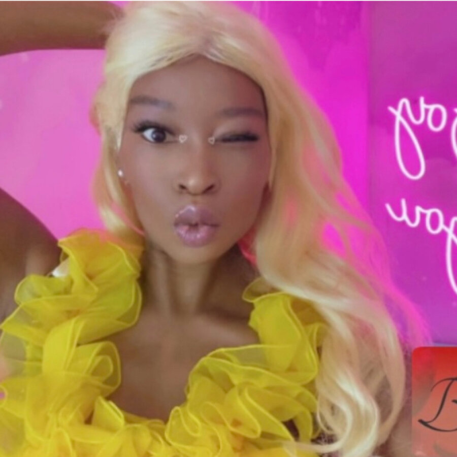 bellaqueenrose